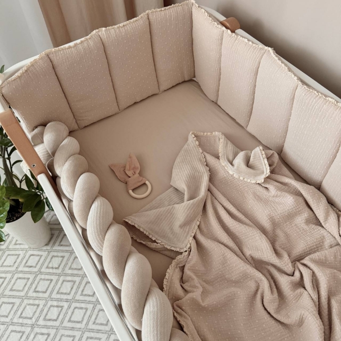 Protectie laterala patut bebe din muselina – Buline bej (6)